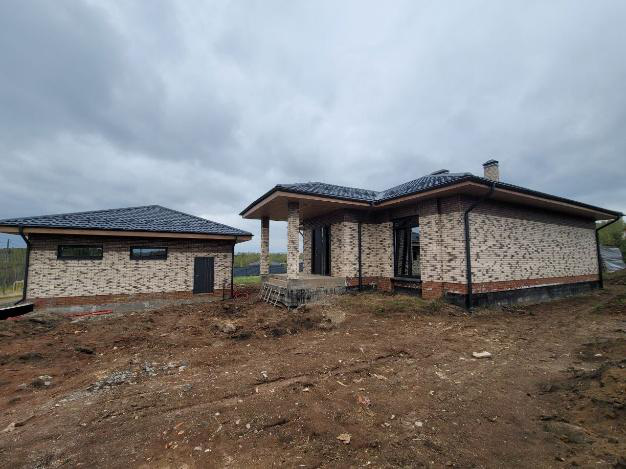 Кирпичный дом 120 м² с гаражом
